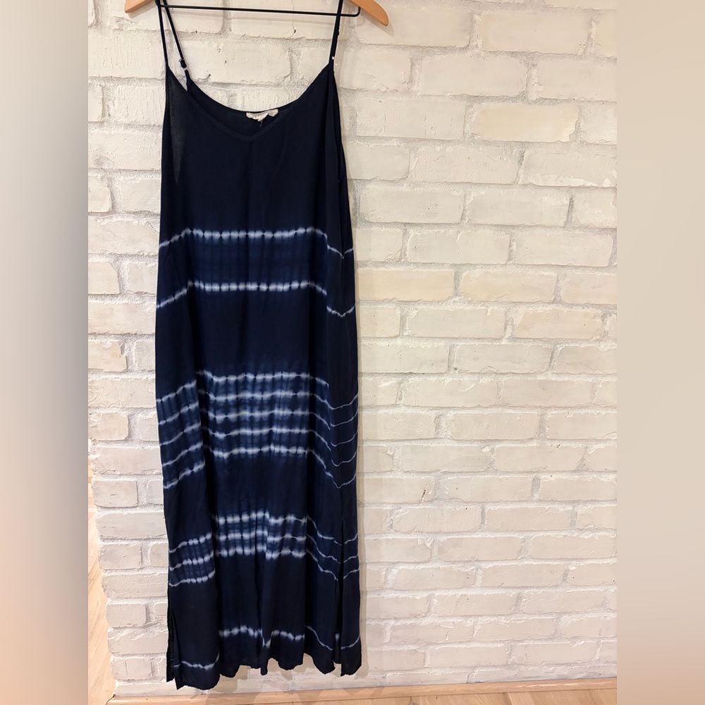 Navy Tie-Dye Maxi Dress
(B2)